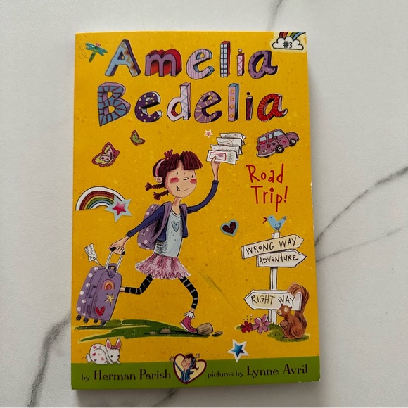 Like New - Amelia Bedelia set of 4 - Picture 5 of 7